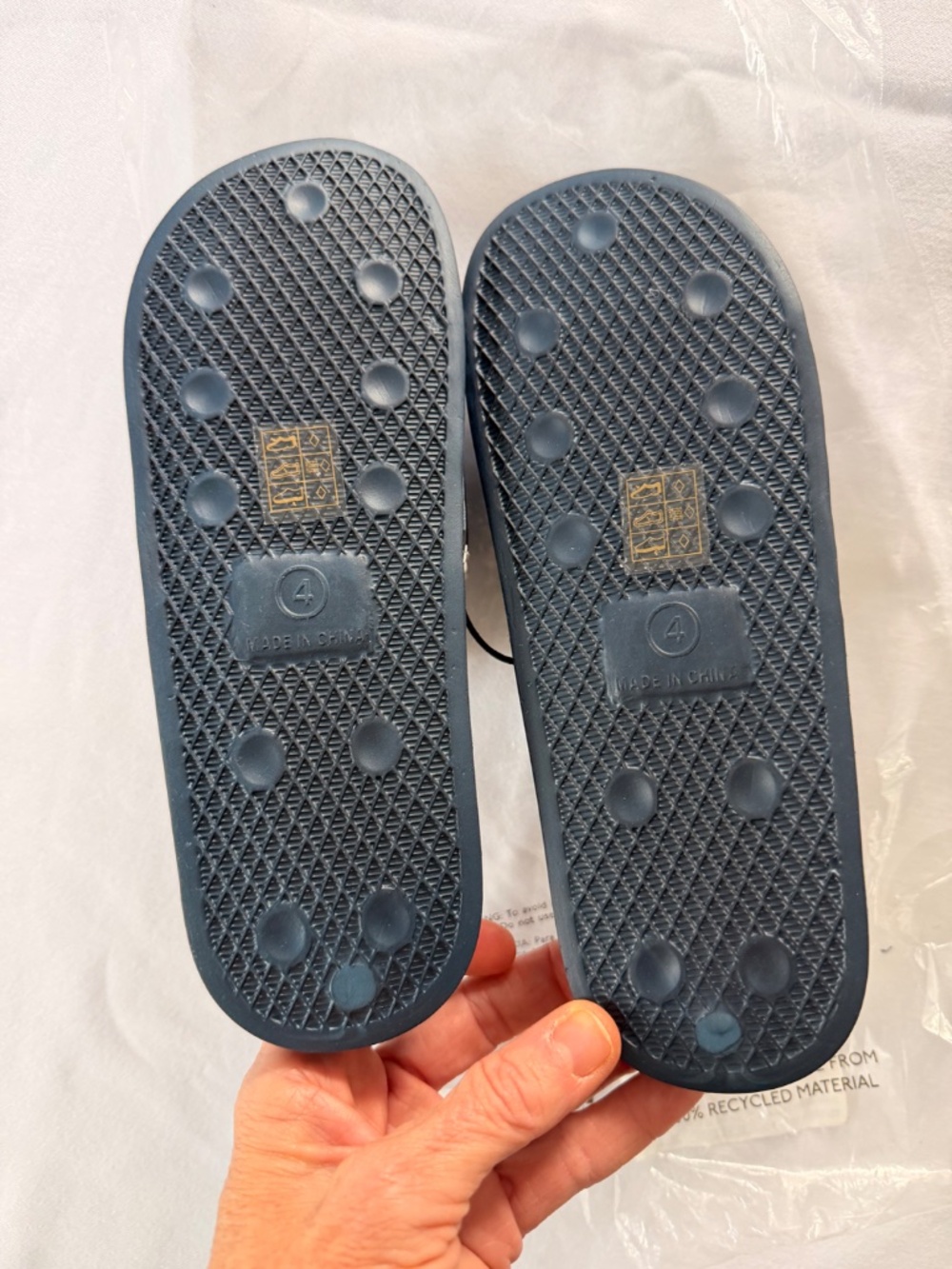 Crewcuts Pool Slides, Youth Size 4 - Picture 7 of 7